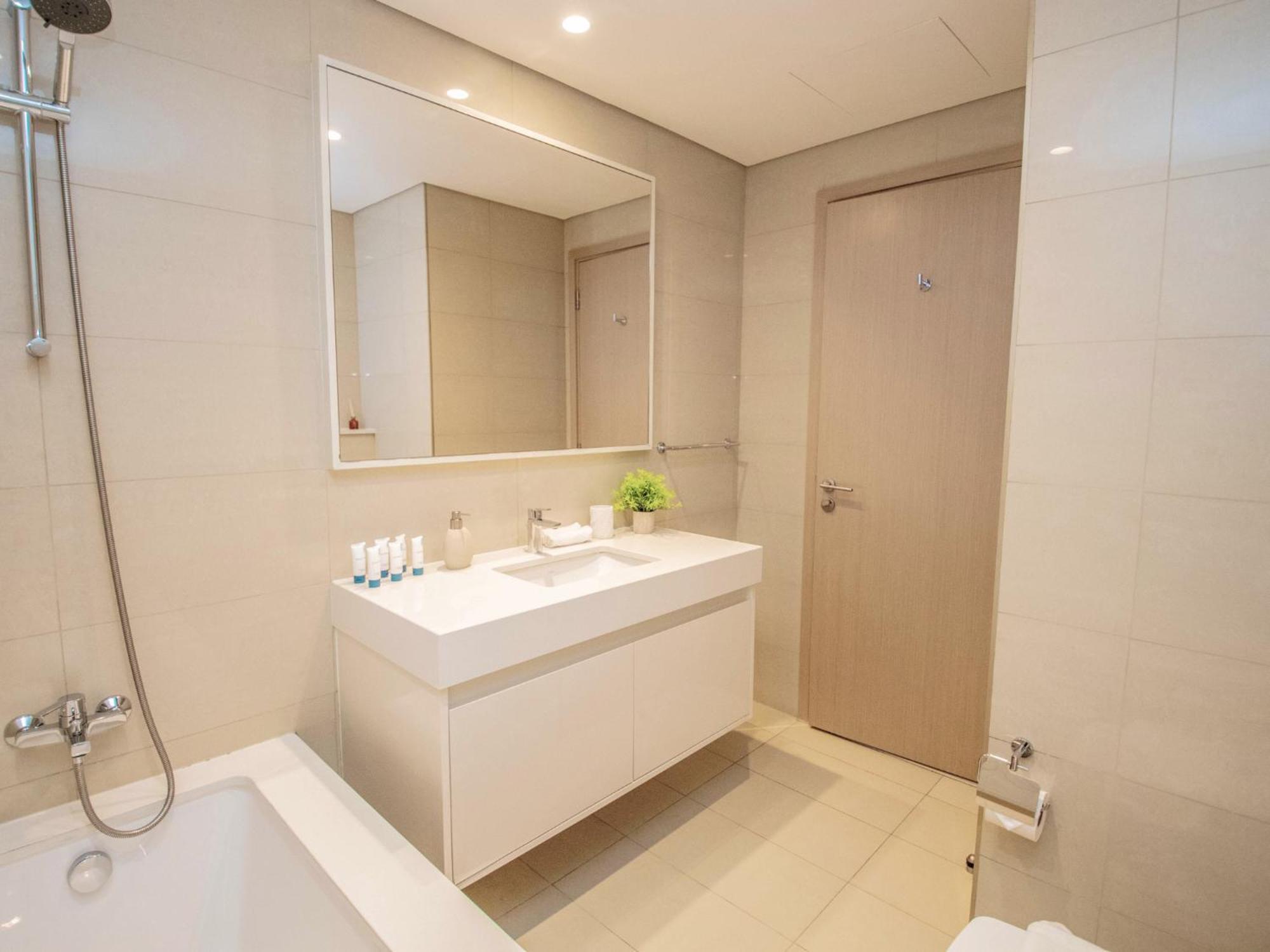 Burj Royale - New Luxe 2br With Full Burj Khalifa & Fountain Views, 2min To Mall Apartment Dubai